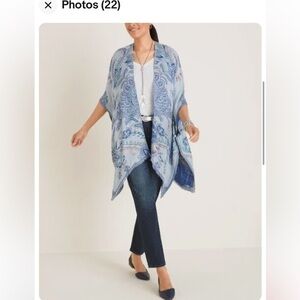 Chicos kimono, one size blue floral Kraft on wrap jacquard 100% viscose